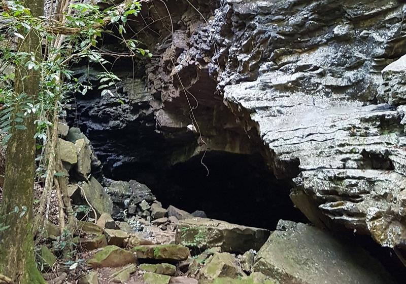 entrada caverna cachoeira funil